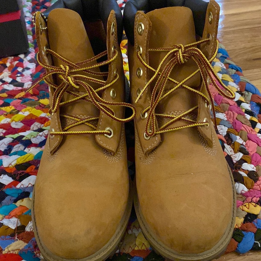 Mens size 6 Worn a few times